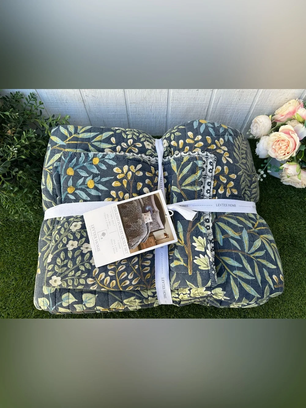 LEVTEX HOME ENGLISH FOREST TWIN QUILT SET COLOR: navy new